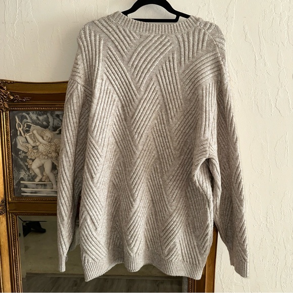 New without tag Zara ribbed patterned sweater. - Picture 3 of 5